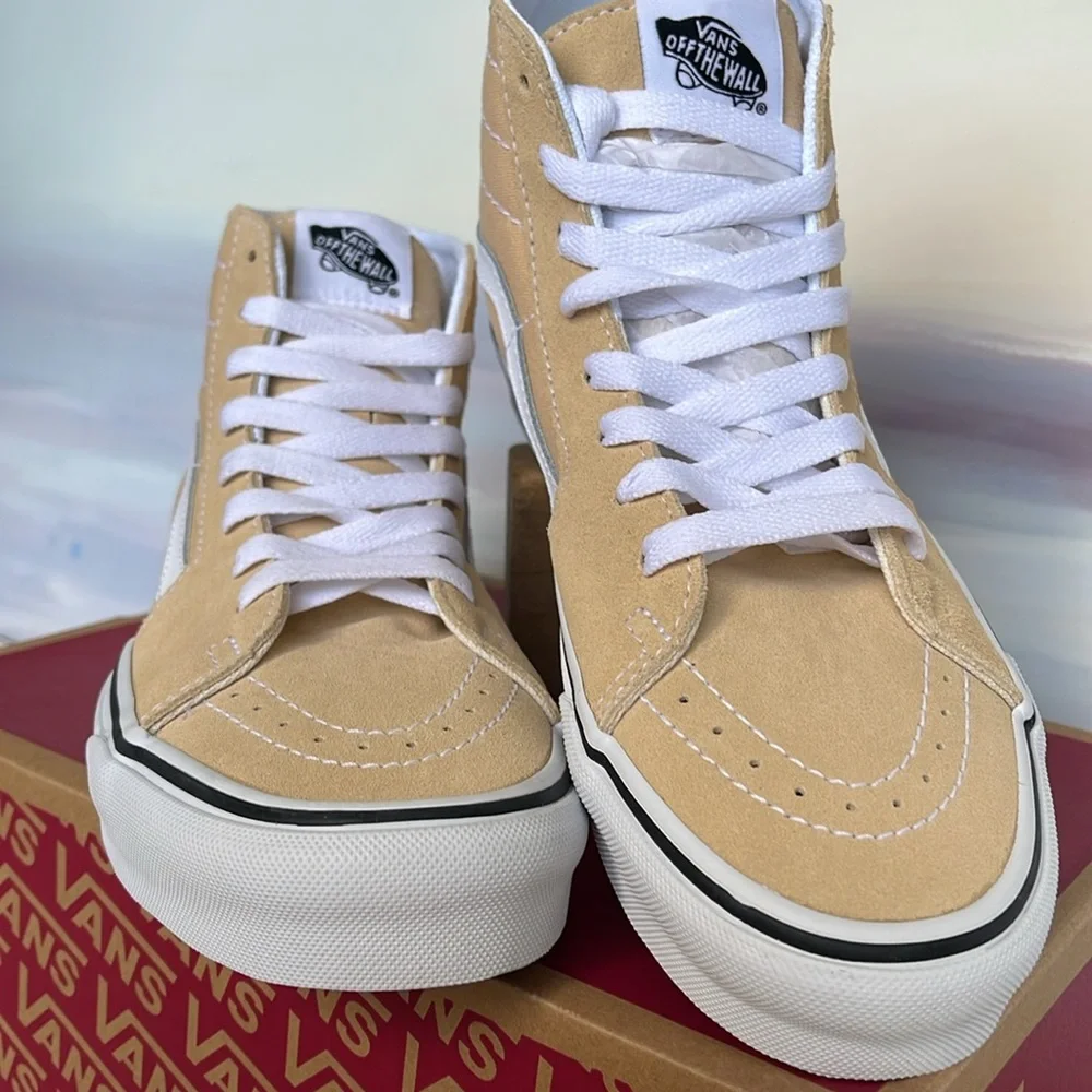 Vans Men’s Sk8-Hi Tapered
Color Theory Honey Peach
VN0A5KRUBLP
Sneakers - Picture 8 of 16